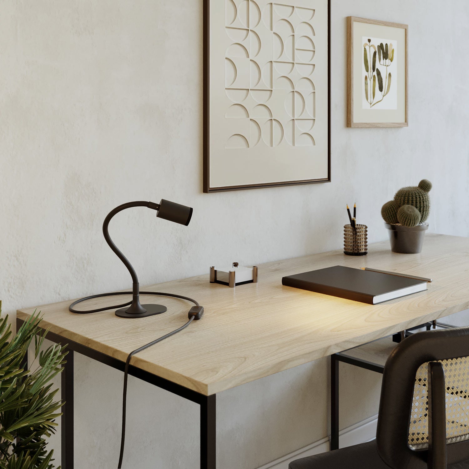 Lampada da scrivania MAG-Y con Flex, base metallica ovale, luce spot e spina UK - Nero