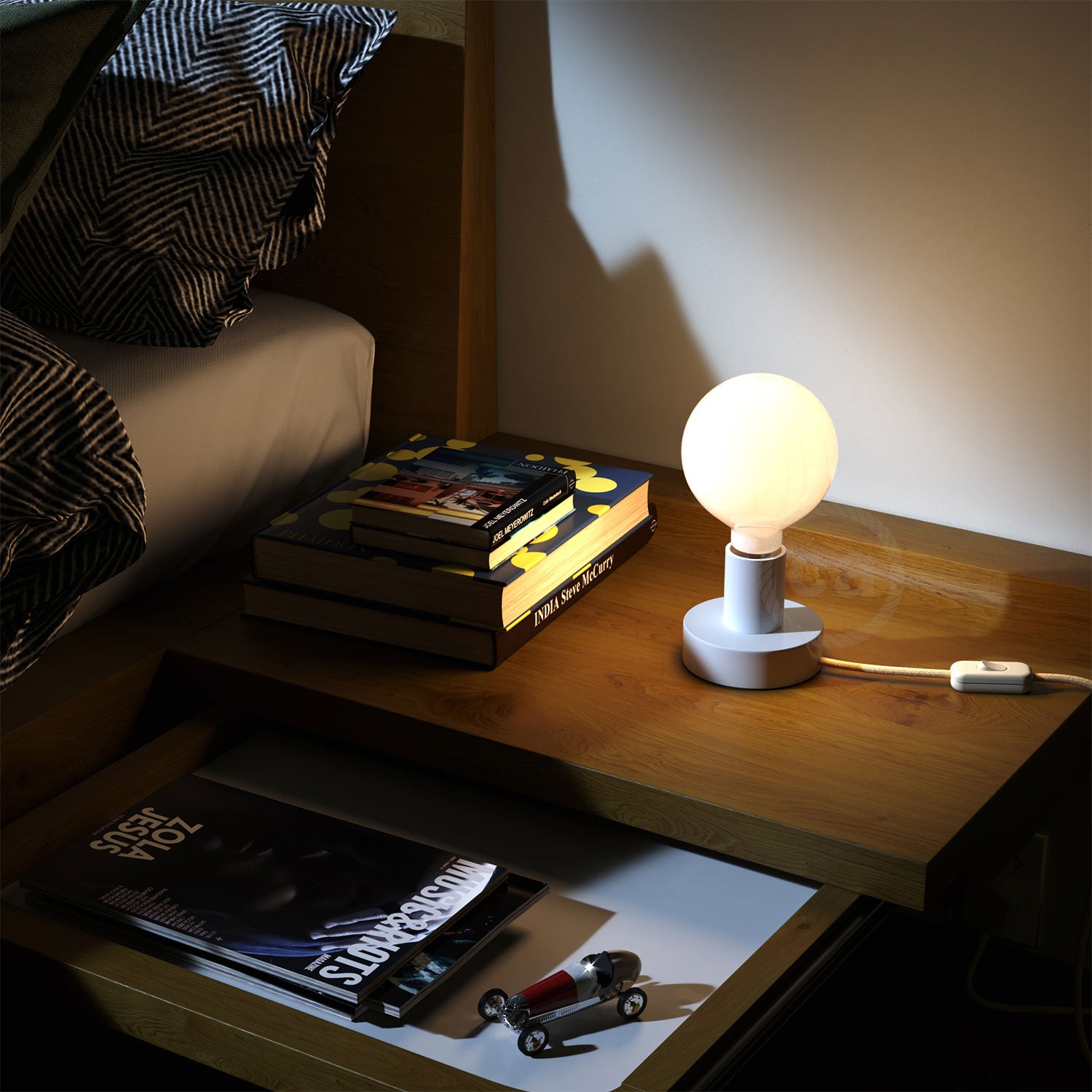 Posaluce - Lampada da tavolo in legno Small e spina UK - Bianco
