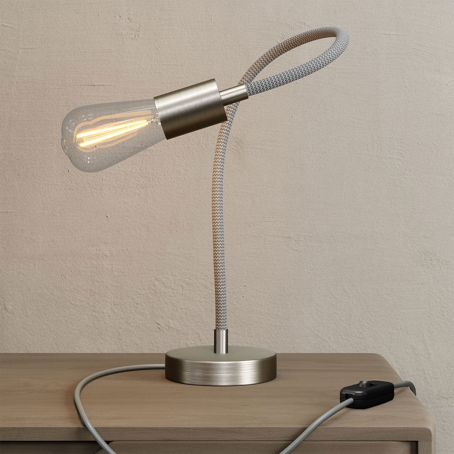 Table Flex lampada da tavolo snodabile a luce diffusa e spina UK - Titanio satinato