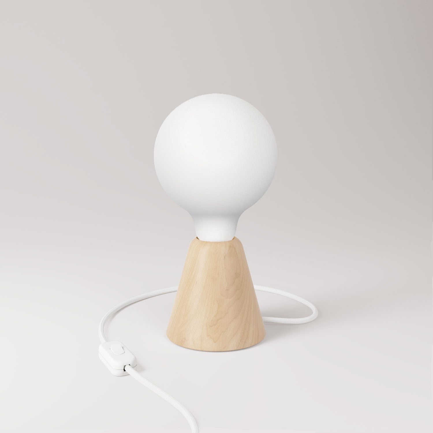 Lampada da tavolo con base in ontano, lampadina a effetto porcellana, cavo RM01 e spina UK