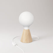 Lampada da tavolo con base in ontano, lampadina a effetto porcellana, cavo RM01 e spina UK