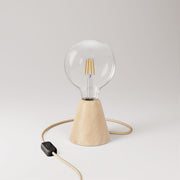 Lampada da tavolo con base in ontano, lampadina trasparente, cavo RN06 e spina UK
