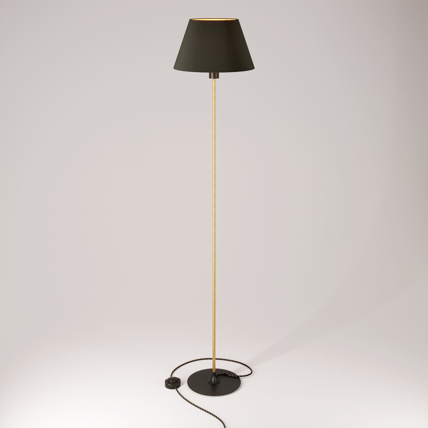 Lampada da terra MAG-Y con base metallica tonda, paralume Impero M e spina UK - Nero