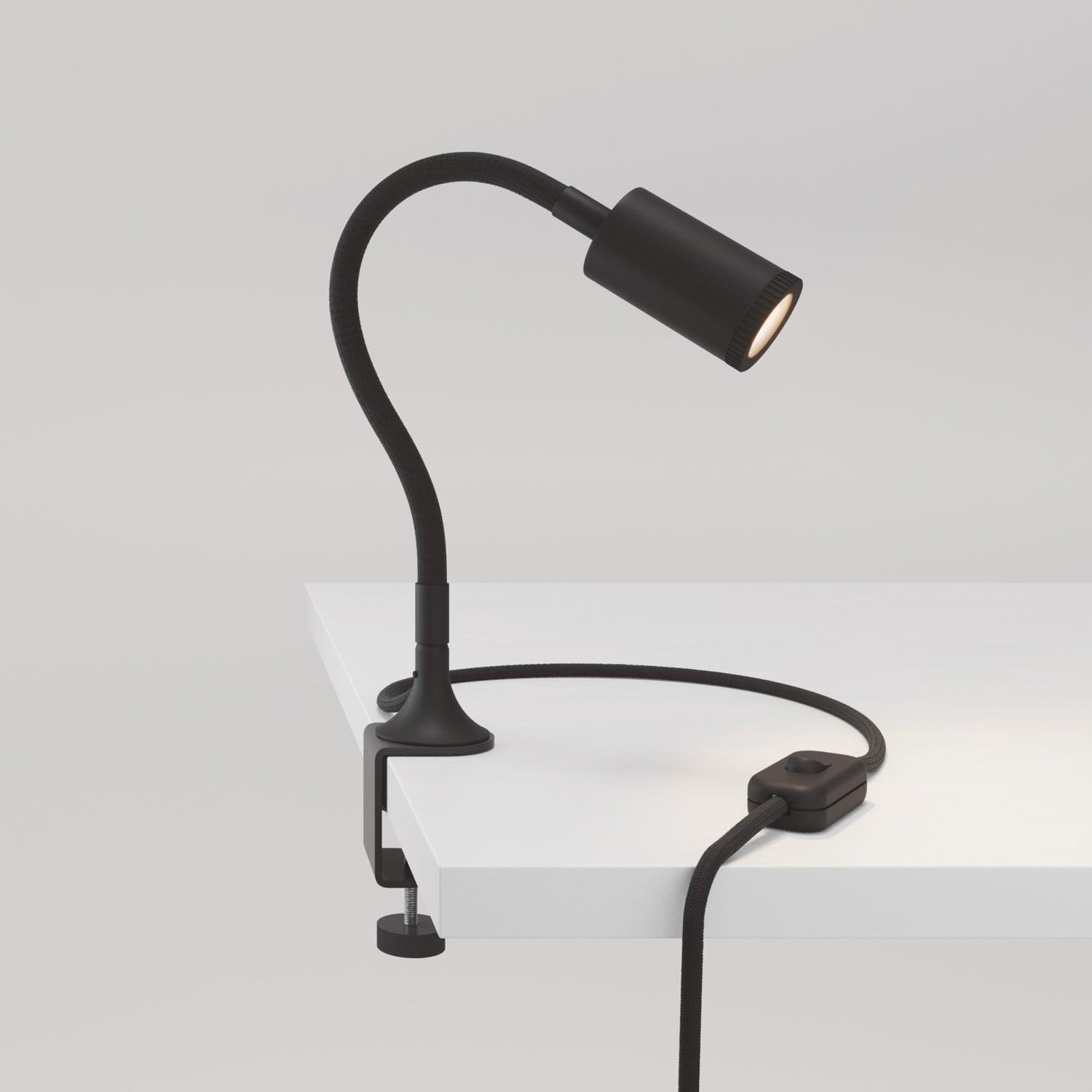 Faretto snodabile MAG-Y con pinza e spina UK - Nero